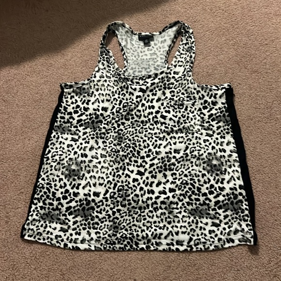 Tahari leopard pajama set size small - Picture 2 of 4